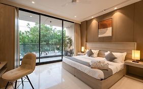 The Lodgers Luxury Hotel Near Golf Course Road Gurgaon